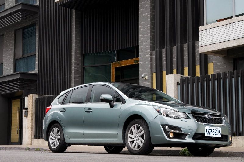 新年式Impreza 1.6 i-S在外觀上就細節進行精緻化更新工程,但頭尾輪廓大致維持原貌。 新年式Impreza 1.6 i-S在外觀上就細節進行精緻化更新工程,但頭尾輪廓大致維持原貌。