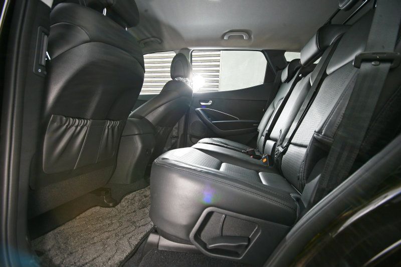 由於原本便是七人座架構,因此後排座椅空間當然相當寬裕。 由於原本便是七人座架構,因此後排座椅空間當然相當寬裕。