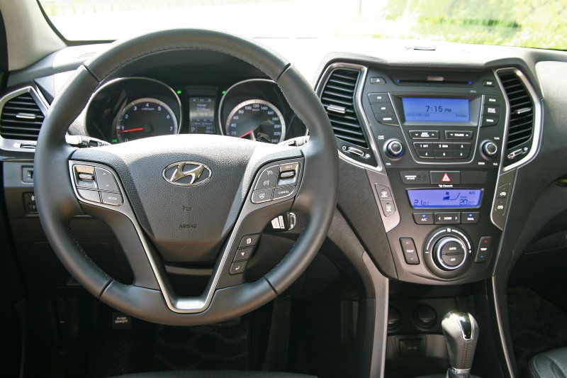 Santa Fe 2.4的上市,象徵這支韓國中大型SUV勢必將持續在台灣SUV市場佔有一席之地。 Santa Fe 2.4的上市,象徵這支韓國中大型SUV勢必將持續在台灣SUV市場佔有一席之地。