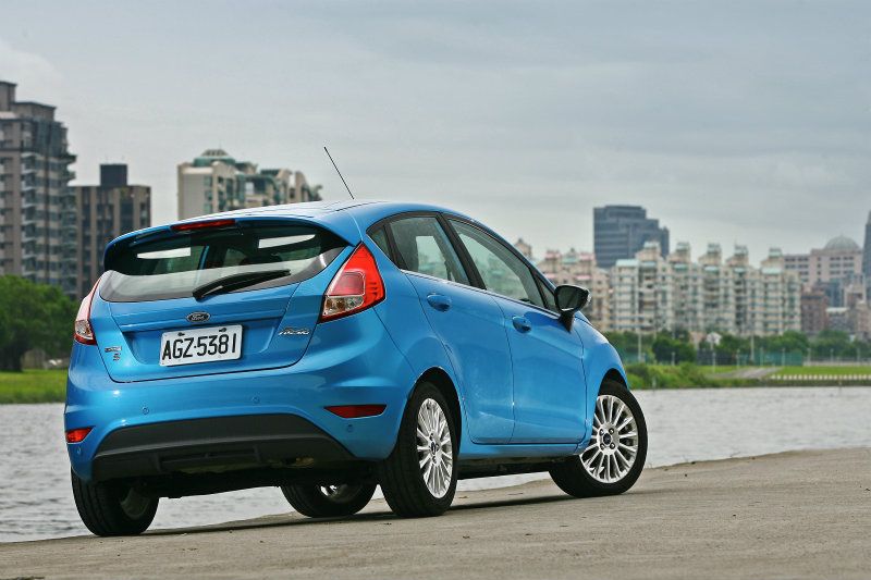 嶄新的尾燈組設計,也是小改款Fiesta的辨識重點之一。 Ford Fiesta 1.0 EcoBoost嶄新的尾燈組設計