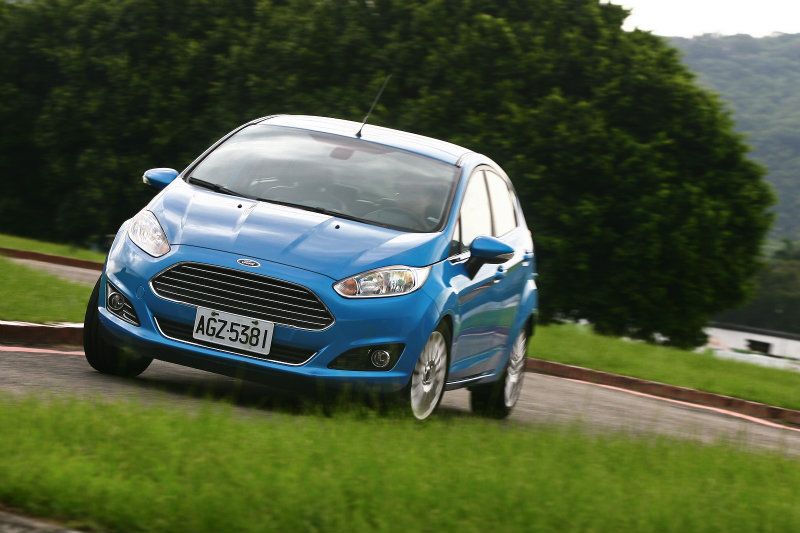 彎中動態相當輕盈靈巧,但卻也仍保有德系車的紮實質感。 Ford Fiesta 1.0 EcoBoost彎中動態相當輕盈靈巧,但卻也仍保有德系車的紮實質感。