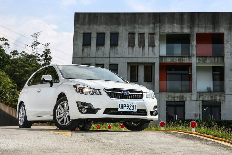 Subaru推出全新2015年式小改款Impreza車型，車系簡化後維持單一1.6i-S動力配備規格。