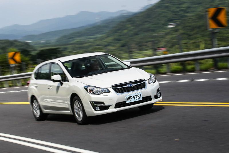 透過刻意的調校，Impreza1.6i-S低速動力輕快，相當適合於都會中遊走。
