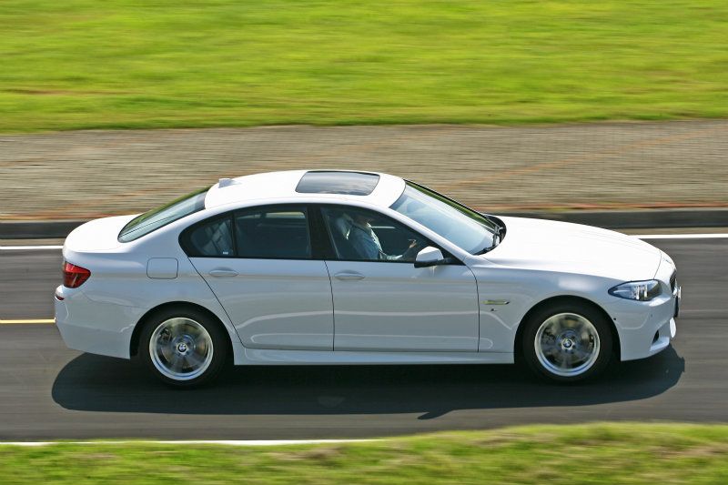 與先前520i Luxury維持相同售價,520i M Sport Edition則擁有更具運動型格的扮相。 與先前520i Luxury維持相同售價,520i M Sport Edition則擁有更具運動型格的扮相。