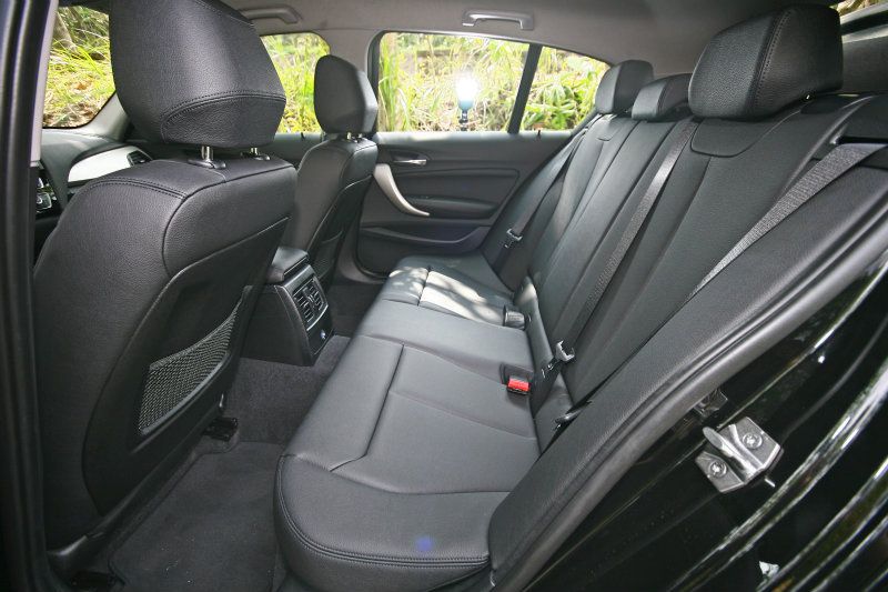 後座空間向來是1 Series為車主所詬病的部分，雖能乘坐但總嫌不夠寬敞明亮。