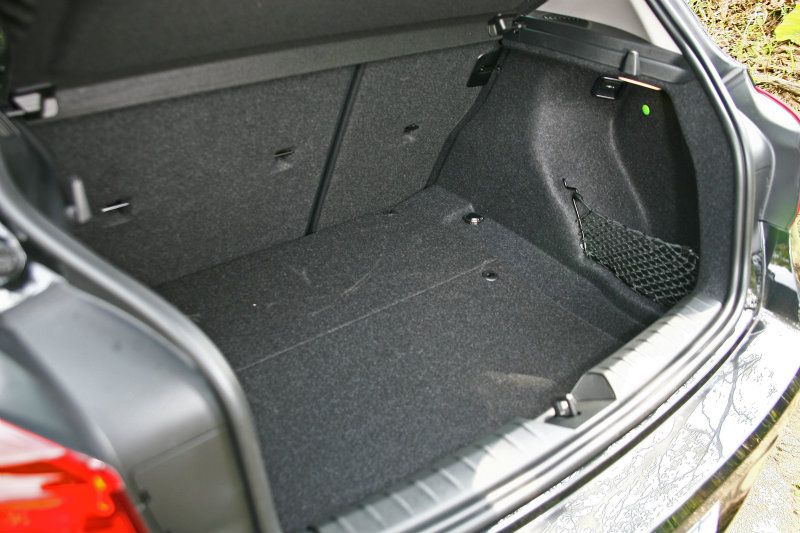 僅有360公升的行李廂容積不算多大，所幸將後座椅背翻倒後則可延伸到1200公升之譜。
