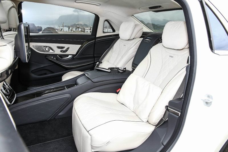 後座娛樂系統提供兩組10吋LCD螢幕。 後座娛樂系統提供兩組10吋LCD螢幕。