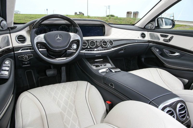 控台造型與一般S-Class大抵相同。 控台造型與一般S-Class大抵相同。