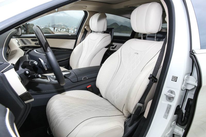 Burmester高階3D環繞音響為標準配備。 Burmester高階3D環繞音響為標準配備。