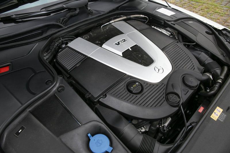 Mercedes-MaybachS 600搭載Bi-Turbo雙渦輪增壓汽油引擎,具備530hp/830kg-m動力輸出,搭配7G-TRONIC PLUS七速手自排變速系統,可於五秒完成0-100km/h加速過程。 Mercedes-MaybachS 600搭載Bi-Turbo雙渦輪增壓汽油引擎,具備530hp/830kg-m動力輸出,搭配7G-TRONIC PLUS七速手自排變速系統,可於五秒完成0-100km/h加速過程。