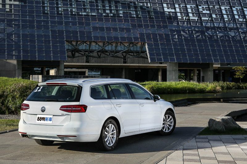 Passat 330 TSI Variant Comfortline僅提供單一動力車型，售價為新台幣151.8萬元。