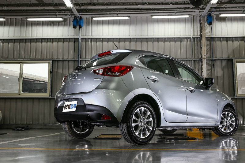 外觀上最主要的差異為輪圈尺碼由16吋降至15吋。 外觀上最主要的差異為輪圈尺碼由16吋降至15吋。