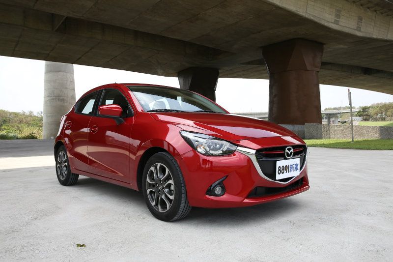 大改款的Mazda 2無論車長、車高與軸距都有相對的增長。新世代Mazda2表現究竟如何呢？下面隨同筆者一起揭曉吧！