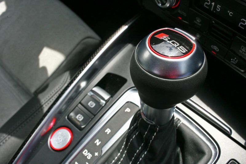 雖然並非雙離合器自手排變速箱，八速手自排變速系統依舊帶來優異的傳輸效率與換檔品質。