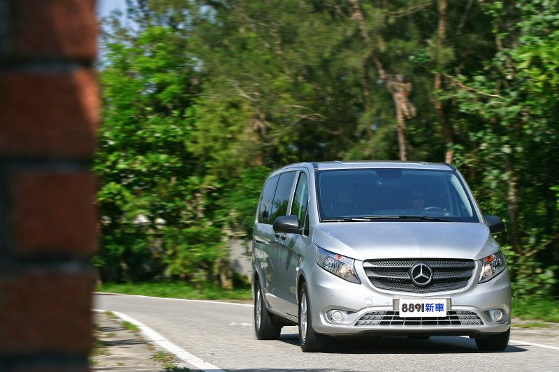 受惠於優勢動力，雖然起步仍難免小拖一下，但再加速一點也不會讓人感到不足。