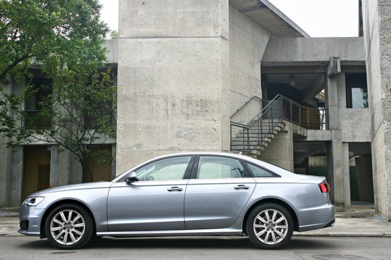 小改款Audi A6以更成熟的韻味,替不喜流俗的高階買家提供一款更吸引人的產品。 小改款Audi A6以更成熟的韻味,替不喜流俗的高階買家提供一款更吸引人的產品。