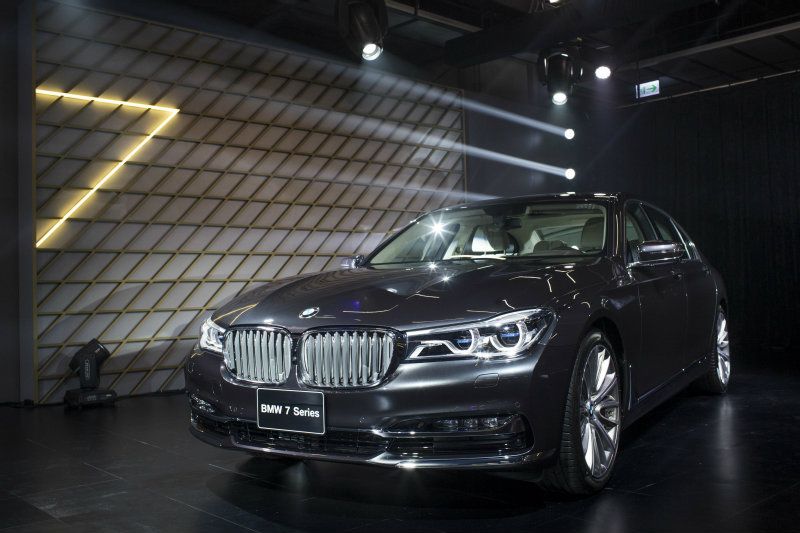 bmw 740li车长: 5,238mm(增加19mm)