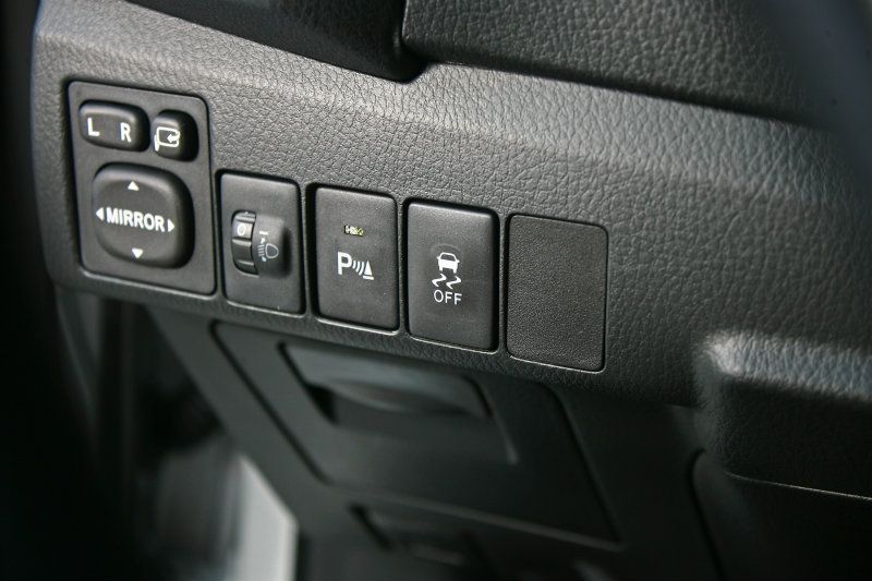 令人感動的,TRC循跡防滑控制系統以及VSC車身動態穩定系統已裝進70萬元內Altis的車上。 令人感動的,TRC循跡防滑控制系統以及VSC車身動態穩定系統已裝進70萬元內Altis的車上。