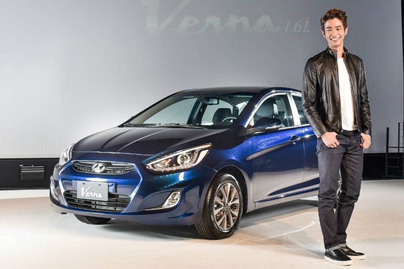 Verna1.6L更邀請台灣當紅偶像劉以豪代言,一改過往暖男形象以帥氣姿態拍攝廣告。 Verna1.6L更邀請台灣當紅偶像劉以豪代言,一改過往暖男形象以帥氣姿態拍攝廣告。
