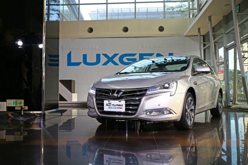 身為車展中的要角之一,甫改款的Luxgen S5 Turbo Eco Hyper也在預展中現身,當然同樣會出現在「2016台北新車大展」的主舞台上。 身為車展中的要角之一,甫改款的Luxgen S5 Turbo Eco Hyper也在預展中現身,當然同樣會出現在「2016台北新車大展」的主舞台上。