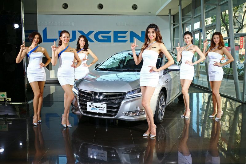 壯盛的Luxgen Girls陣容勢必成為觀展者相機與閃光燈競相追逐的焦點,要讓所有車迷朋友們完全捨不得離開Luxgen展區。 壯盛的Luxgen Girls陣容勢必成為觀展者相機與閃光燈競相追逐的焦點,要讓所有車迷朋友們完全捨不得離開Luxgen展區。