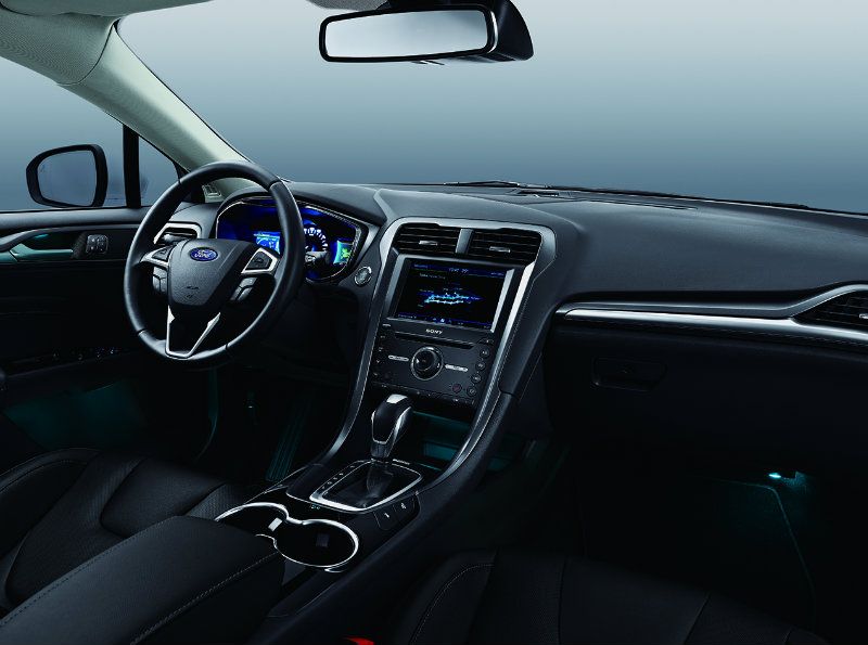 2.0L Atkinson循環引擎以低排氣量結合永磁電動馬達，最大可輸出190匹綜效馬力。