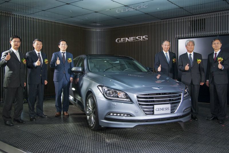 以288萬元售價發表上市的全新世代Genesis,拉抬品牌聲勢與形象的用意不言自喻。 以288萬元售價發表上市的全新世代Genesis,拉抬品牌聲勢與形象的用意不言自喻。