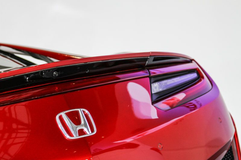 尾翼中央還可看見一組攝影鏡頭，搭配倒車顯影系統能夠提高日常駕駛的安全性。