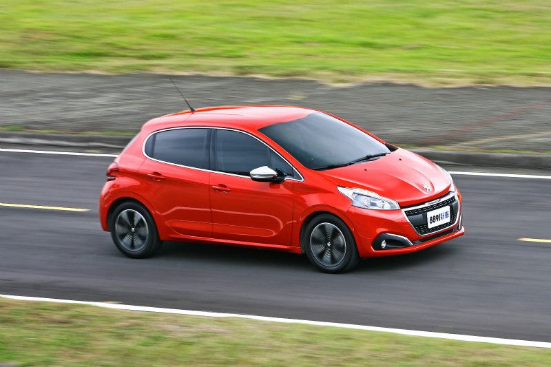 這個世代的Peugeot 208原本便具備引人入勝的條件,小改款後當然更加強化實力。 這個世代的Peugeot 208原本便具備引人入勝的條件,小改款後當然更加強化實力。
