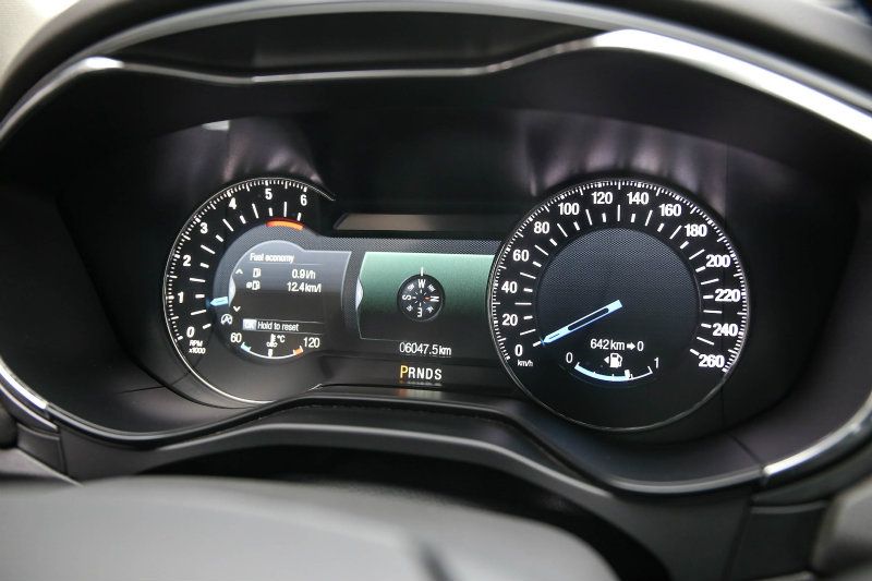 導入豪華品牌才會搭載的10.1吋全彩液晶螢幕。 導入豪華品牌才會搭載的10.1吋全彩液晶螢幕。