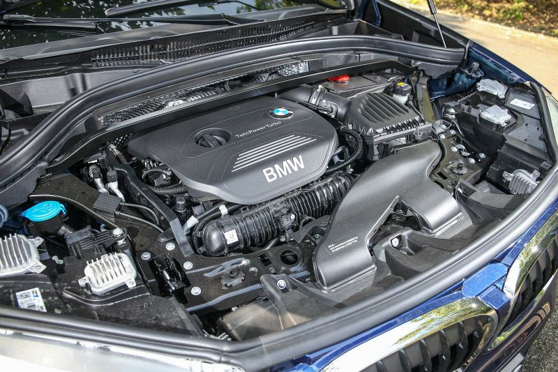 X1 sDrive20i搭載代號B48之2.0升渦輪增壓直列四缸汽油引擎，具備192hp/280Nm動力輸出表現。