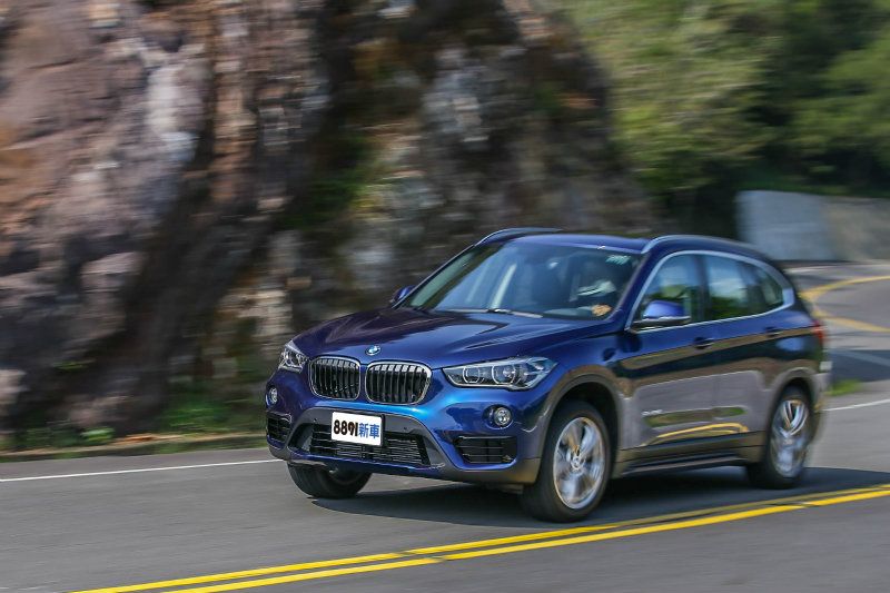 原廠數據顯示X1 sDrive20i可於7.7秒完成0-100km/h加速過程，極速為225km/h。