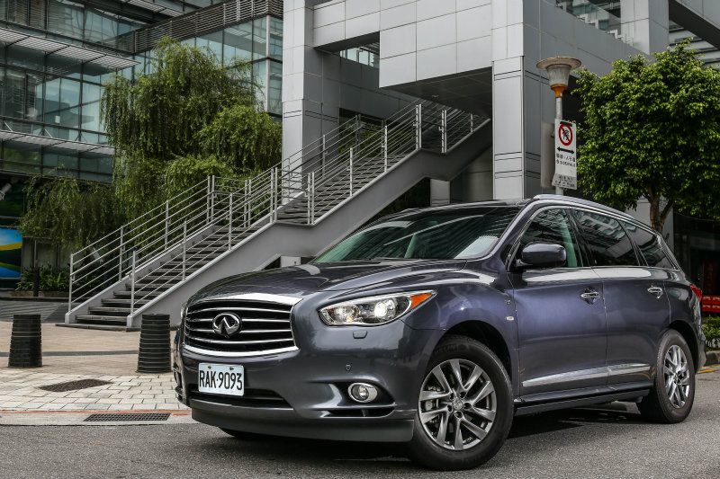 QX60為接替先前Infiniti JX車系之高底盤七人座休旅車款。