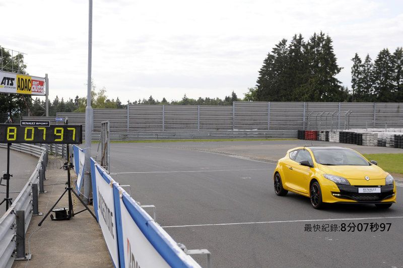 新世代的Renault Megane R.S. Trophy，於2011年又進一步創下8分07秒9的最快紀錄。
