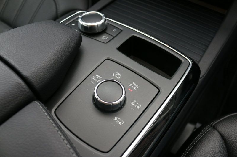 位於中央鞍座的Dynamic Select系統，多達5種動態表現設定，足以應對各種駕駛需求。