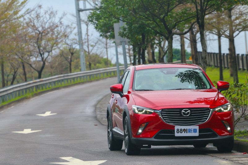 即便與Mazda 2為相同底盤,但歷經一番調教之後,CX-3有著優於Mazda 3的行路感受。 即便與Mazda 2為相同底盤,但歷經一番調教之後,CX-3有著優於Mazda 3的行路感受。