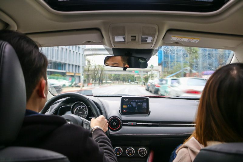 1.5升Skyactiv-D引擎與6速手自排搭配協調,任何速度下的油門反應都靈活順暢。  1.5升Skyactiv-D引擎與6速手自排搭配協調,任何速度下的油門反應都靈活順暢。
