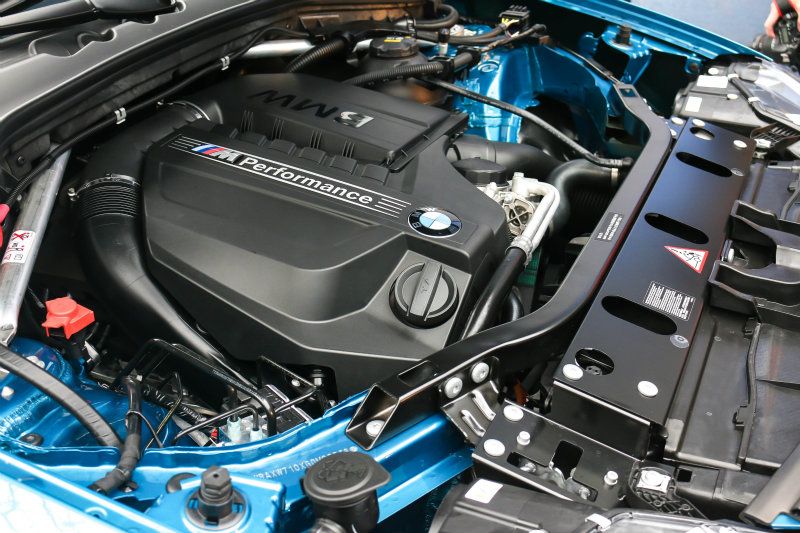 動力單元為一具代號N55B30T0的M Performance TwinPower Turbo 3.0升直列六缸引擎，可輸出360hp/47.4kgm的最大動力。