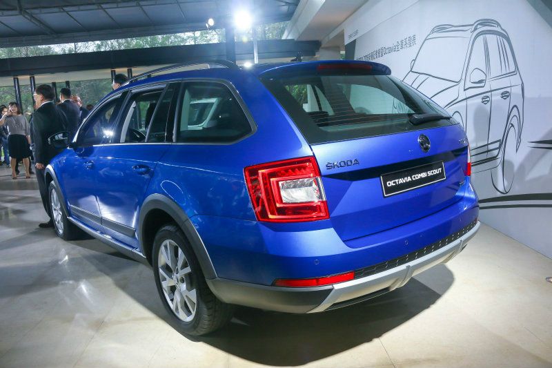 新增的Octavia Combi Scout除了專屬外觀套件,11.7cm的離地高度以及Haldex 5四輪傳動系統更是越野一大利器。 新增的Octavia Combi Scout除了專屬外觀套件,11.7cm的離地高度以及Haldex 5四輪傳動系統更是越野一大利器。