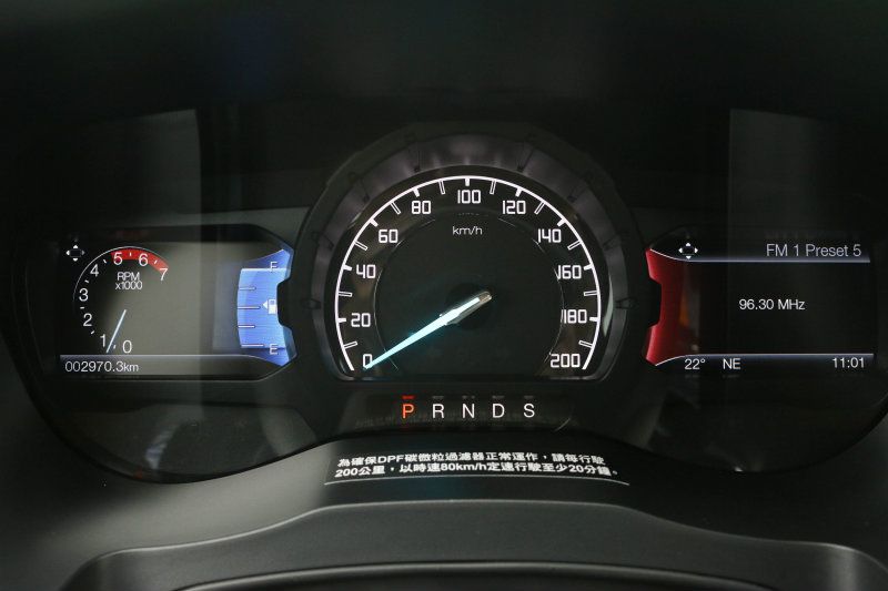 小改後的Ranger換上雙液晶多工儀錶,顯示項目包括轉速、多媒體及里程等豐富資訊,但與SYNC同樣未提供中文顯示功能。 小改後的Ranger換上雙液晶多工儀錶,顯示項目包括轉速、多媒體及里程等豐富資訊,但與SYNC同樣未提供中文顯示功能。