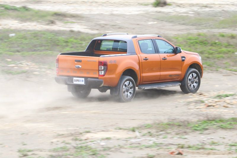 Ranger到了自然地形中便如魚得水,眾多越野專屬配備與設計,使得駕駛深具信心,呼應了原廠賦予Ranger「無所畏」的Slogan。 Ranger到了自然地形中便如魚得水,眾多越野專屬配備與設計,使得駕駛深具信心,呼應了原廠賦予Ranger「無所畏」的Slogan。