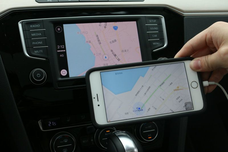 6.5吋的觸控螢幕支援多媒體鏡射功能,可直接使用手機裡的Google Maps、簡訊以及音樂等app,有著高實用性。 6.5吋的觸控螢幕支援多媒體鏡射功能,可直接使用手機裡的Google Maps、簡訊以及音樂等app,有著高實用性。