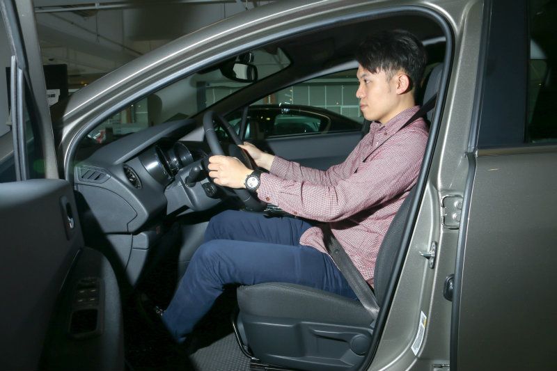 5008座椅舒適性與Touran在伯仲之間,惟其發泡棉感受較Q彈,長途駕駛可能較具優勢。 5008座椅舒適性與Touran在伯仲之間,惟其發泡棉感受較Q彈,長途駕駛可能較具優勢。