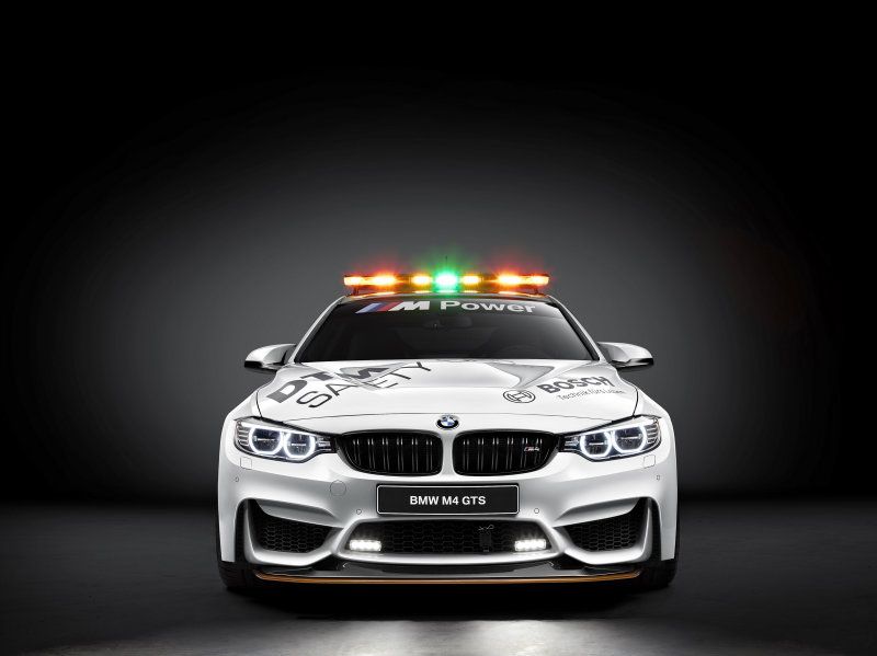 車頂的多彩LED燈條與前保桿LED警示燈為DTM前導車專屬。