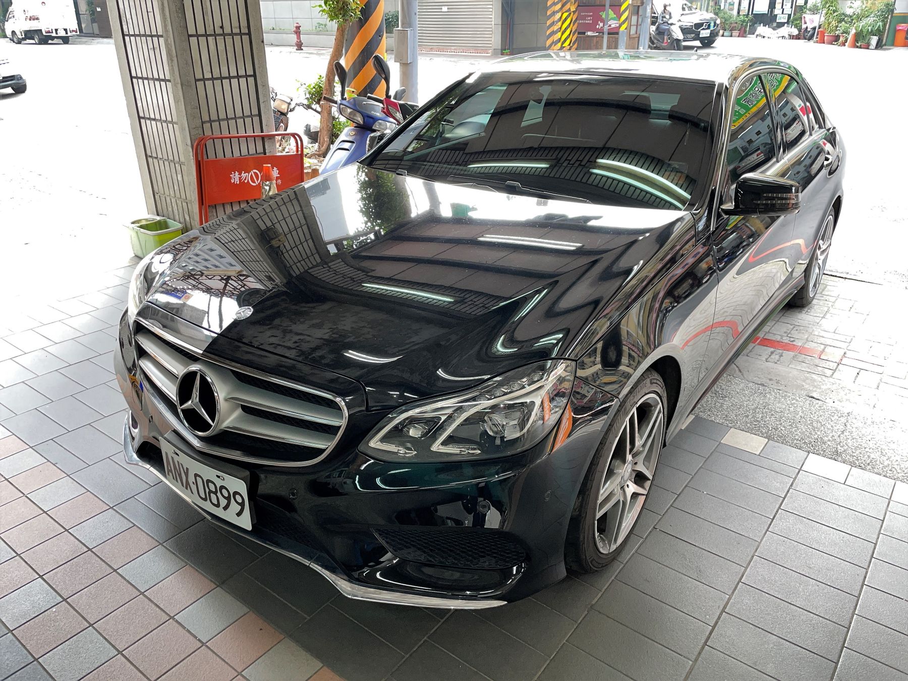 81中古車 賓士e0 E Class Sedan 2 0l 新北市 15年賓士 E0 總代理一手車 天窗定速導航雙電動椅免鑰匙