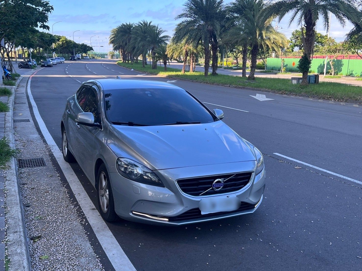 Volvo V40 2014 32 0 8891 volvo-v40-r-design-unveiled-engined-beasts