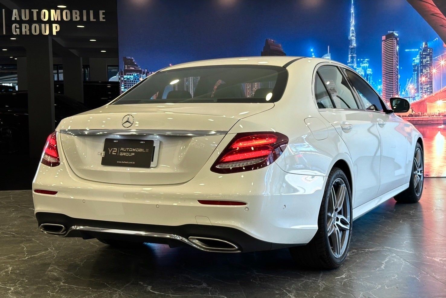 Mercedes-Benz E-Class Sedan E200