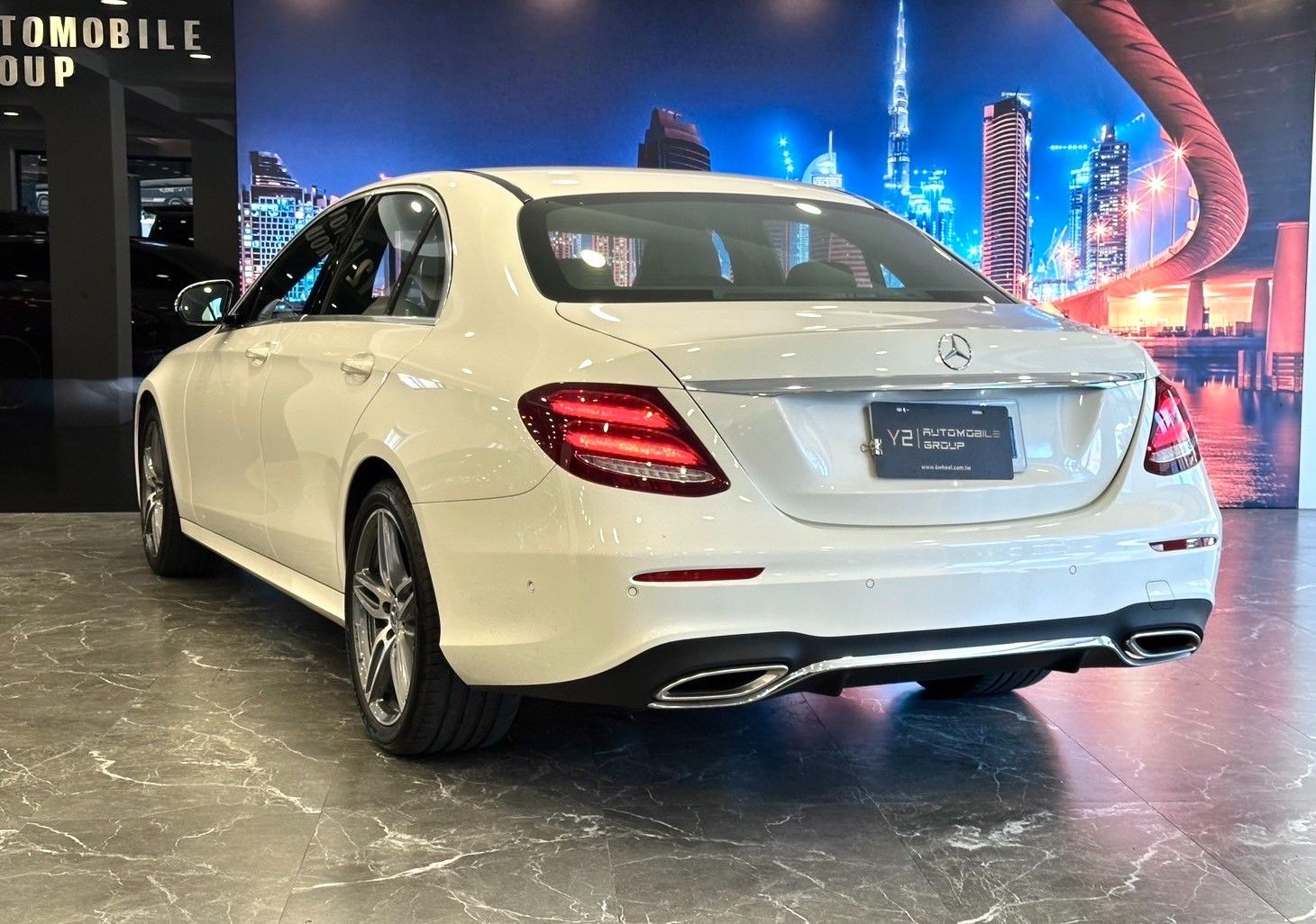 Mercedes-Benz E-Class Sedan E200