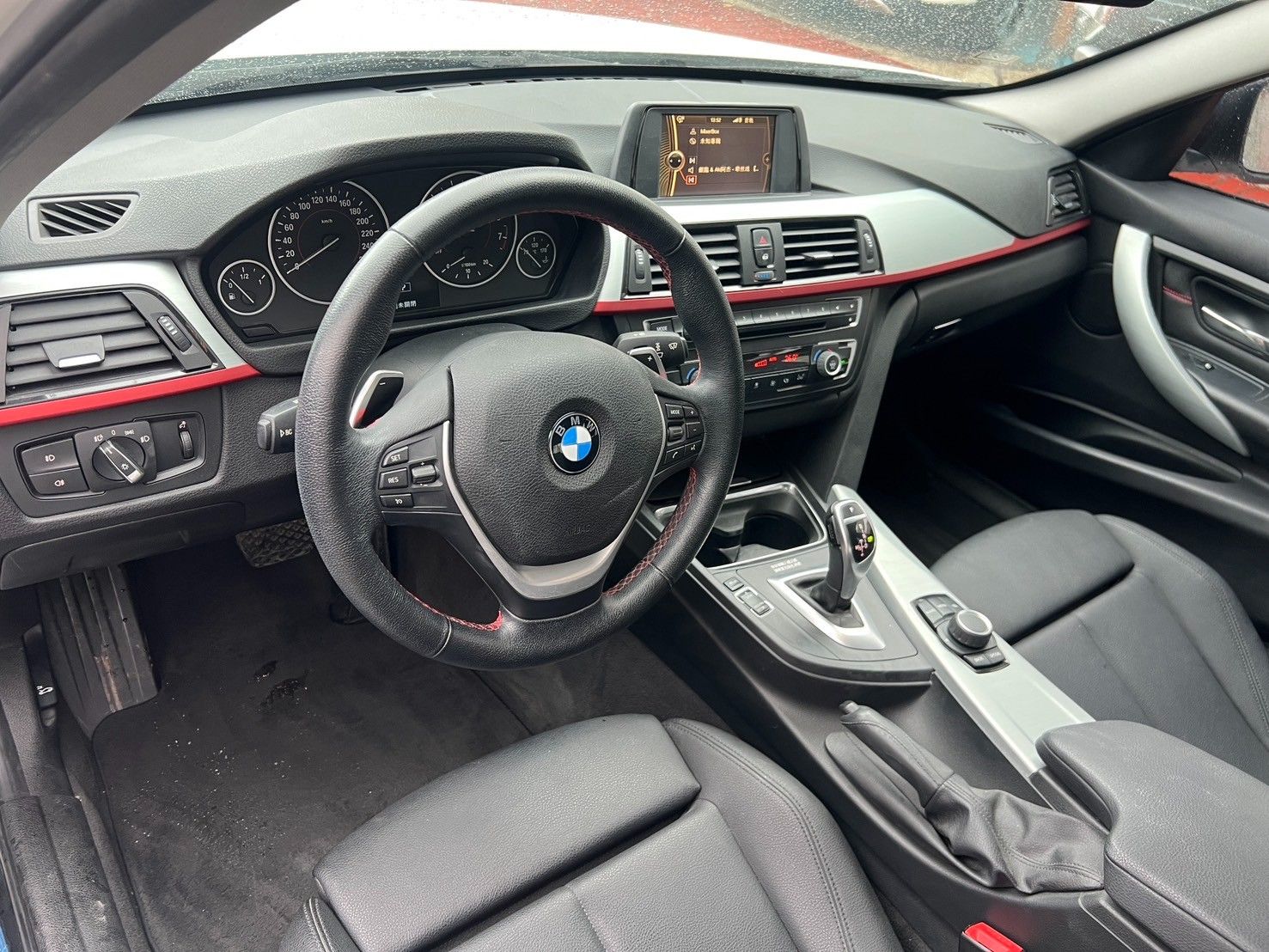 BMW 3-Series Sedan 320i