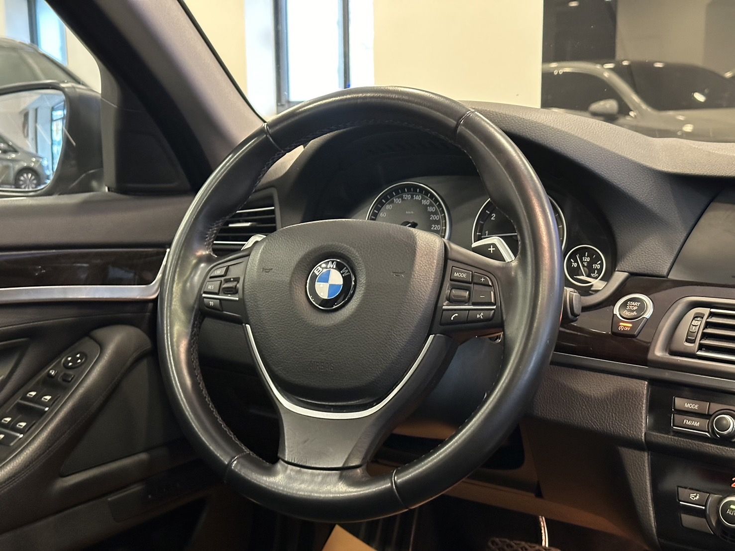 BMW 5-Series Sedan 520i